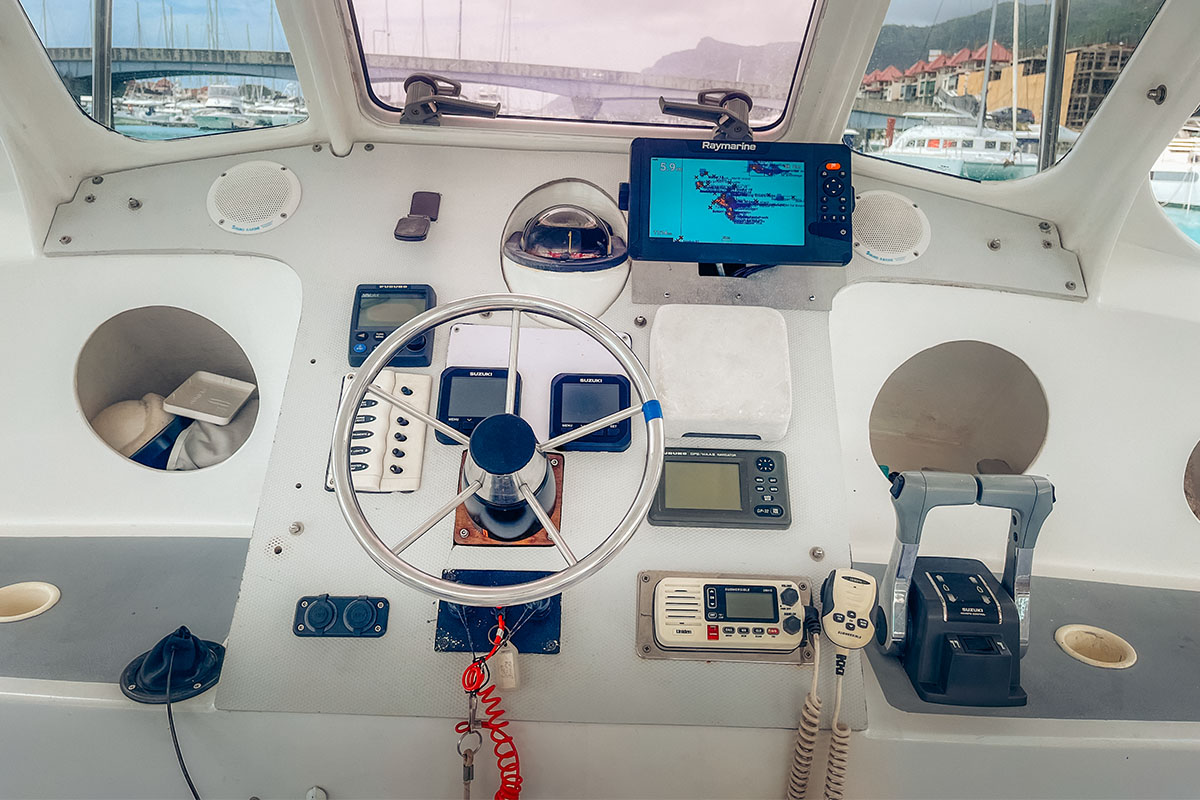 Hire a boat in Seychelles with SezMarine – The Tramp _0007_- Hire a boat in Seychelles with SezMarine - The Tramp